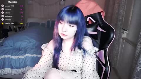 akirahartyx online show from September 15, 4:08 pm