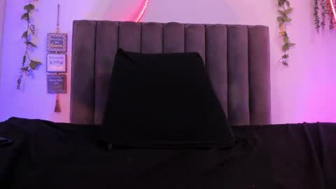 akirastone_ online show from October 30, 1:01 pm