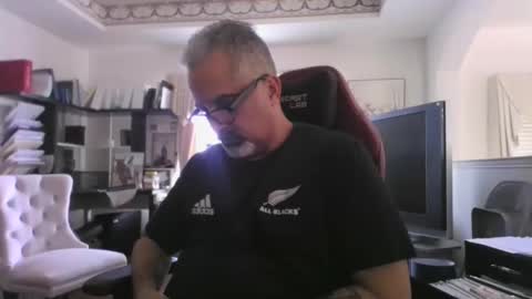 aladdin31673 online show from March 25, 5:20 pm