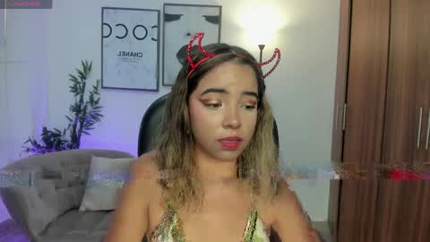 alana  online show from April 14, 7:39 pm