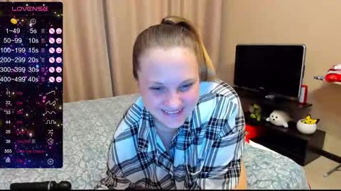 Snapshot of alanabrox chatting on December 8, 12:46 am Julia online show from December 8, 12:46 am