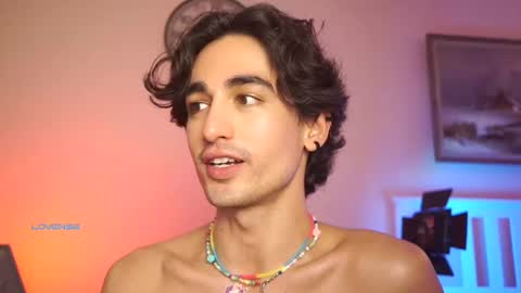 idenavarre online show from March 5, 1:42 am