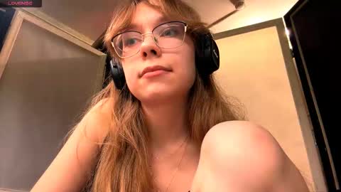 Stella online show from November 19, 3:33 pm