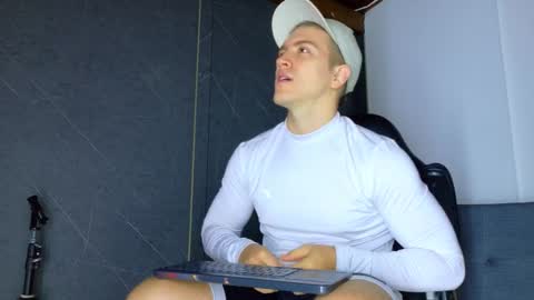 Alan Ferrer online show from February 18, 10:15 am