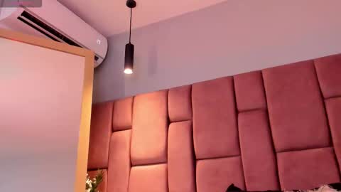 alannajonnes online show from November 11, 10:45 pm