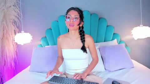 Alassia Hocthner online show from September 18, 11:47 am