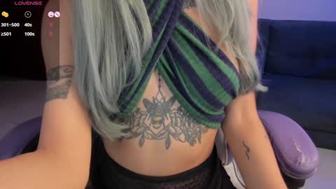 Snapshot of ale_petitee chatting on January 24, 5:53 am alexa online show from January 24, 5:53 am