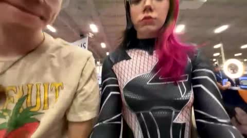 Aleena Che online show from December 5, 10:51 pm