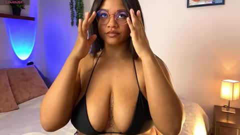 Aleia online show from October 31, 12:22 am