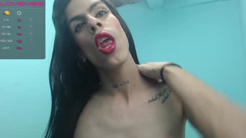 Snapshot of aleja_hornet chatting on December 18, 11:30 pm aleja online show from December 18, 11:30 pm