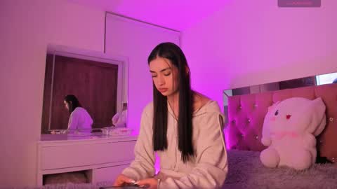 alejandraaa_ online show from September 28, 2:42 am