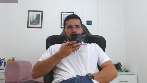 alejandroo_7 online show from October 9, 8:25 pm