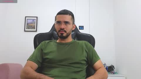 alejandroo_7 online show from December 17, 6:36 pm