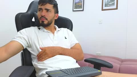 alejandroo_7 online show from February 7, 10:30 pm