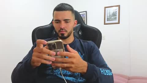 alejandroo_7 online show from February 26, 8:15 pm