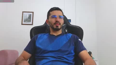 alejandroo_7 online show from October 30, 7:47 pm