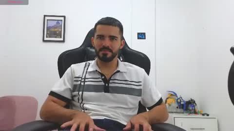 alejandroo_7 online show from June 11, 1:27 am