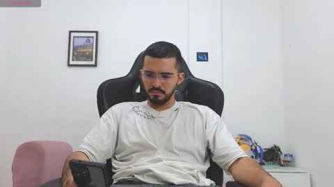 alejandroo_7 online show from January 16, 9:35 pm