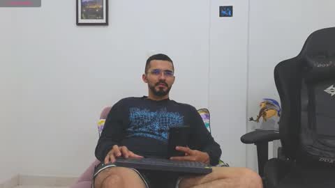 alejandroo_7 online show from January 31, 7:11 pm