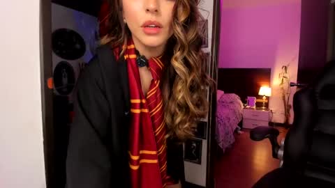 Snapshot of alejaramillo_ chatting on October 21, 6:22 pm Alejandra online show from October 21, 6:22 pm