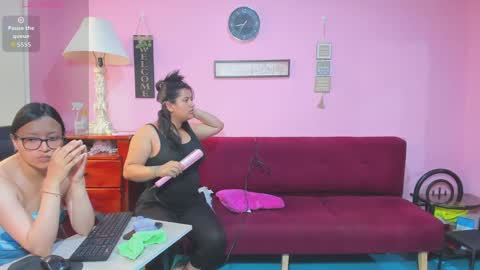 zoe and Kataleya online show from September 16, 1:35 pm