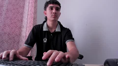 alejo_gray1 online show from April 6, 3:46 pm