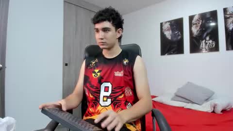 alejo_gray1 online show from March 3, 8:49 pm