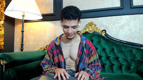 Alessandro King online show from April 8, 8:23 pm