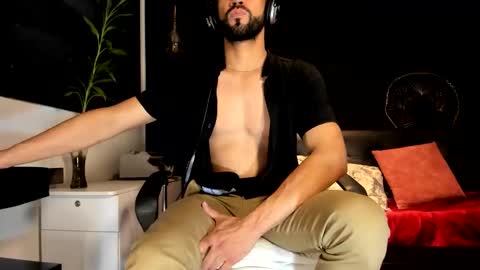 ALESSANDRO  WYE online show from November 18, 2:58 am