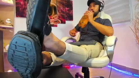 ALESSANDRO  WYE online show from February 28, 11:47 am