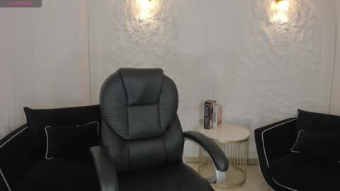 ALESSA ROMERO  online show from January 6, 7:40 pm