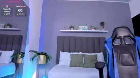 A L E S S I A online show from September 11, 8:43 pm