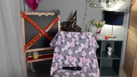 Snapshot of alettablacck chatting on October 22, 1:31 am alettablacck online show from October 22, 1:31 am