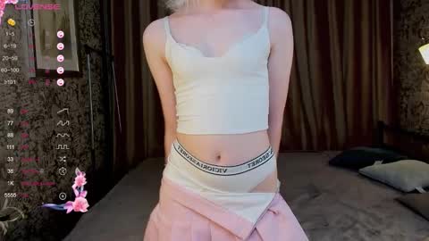 Lola online show from September 29, 3:11 pm