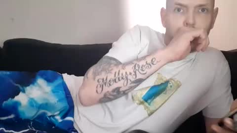 alex_essex69 online show from April 23, 8:44 am