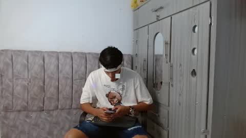 alex online show from April 17, 9:06 pm