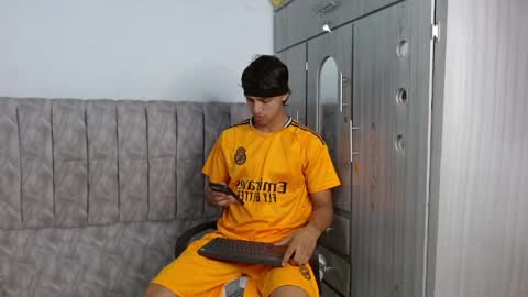 alex online show from April 20, 8:23 pm