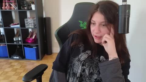 dont be afraid to click social media link its  working  just click on that  online show from September 10, 9:27 pm