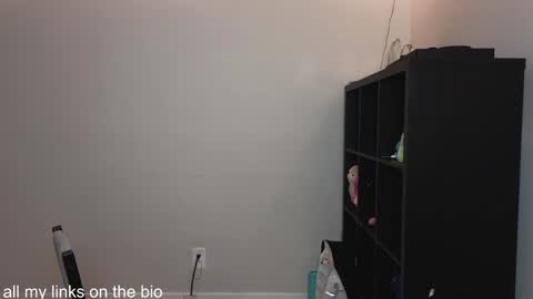 dont be afraid to click social media link its  working  just click on that  online show from December 25, 1:53 am