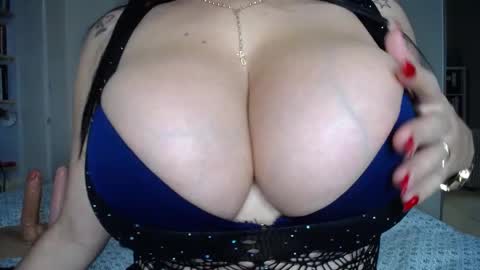 Snapshot of alexa_moreti chatting on October 22, 9:45 am alexa_moreti online show from October 22, 9:45 am
