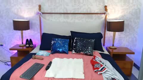 Alexaa sanz online show from July 3, 5:40 pm