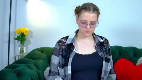 AlexaAvery online show from June 6, 6:52 am