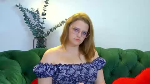 AlexaAvery online show from July 19, 6:38 am