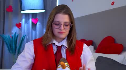 AlexaAvery online show from July 16, 6:49 am