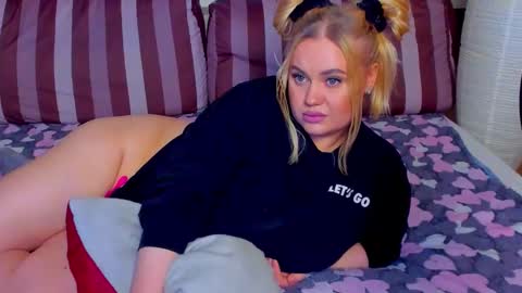 AlexaLaVibes online show from March 30, 4:01 am