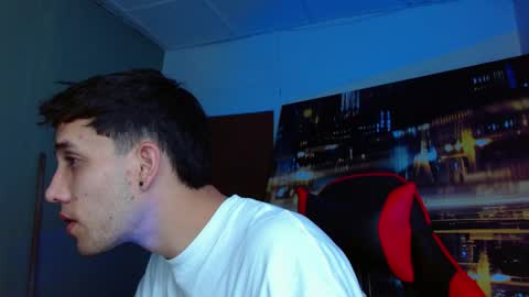 alexgiraldo__ online show from April 12, 2:04 am