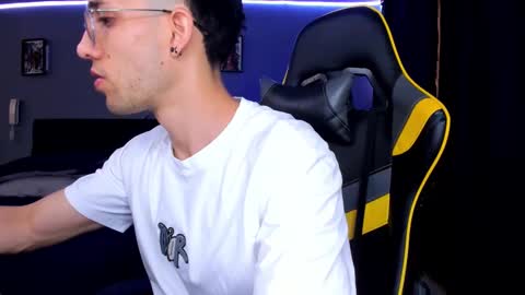 alexgiraldo__ online show from September 24, 2:46 pm