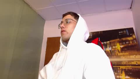alexgiraldo__ online show from April 19, 12:17 pm