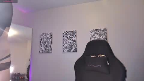 Snapshot of alexisjordanxx chatting on December 4, 1:52 am Alexis Jordan online show from December 4, 1:52 am