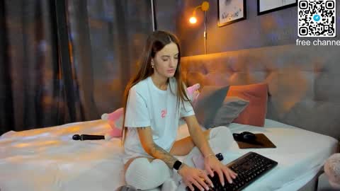 Alexis   Mon Tue Wed Thu Fri 7 GMT 0100am-0700am  online show from December 4, 12:10 am